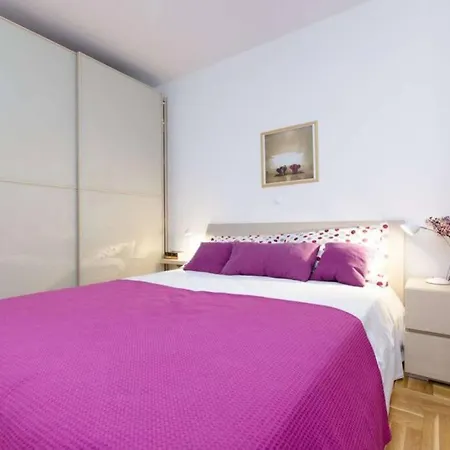 Rosy Apartment *