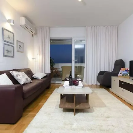 Rosy Apartment